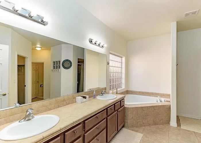 Large House For Entire Family Holiday home Fort Mohave