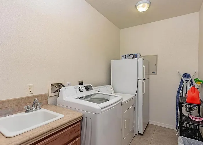 Large House For Entire Family * Fort Mohave